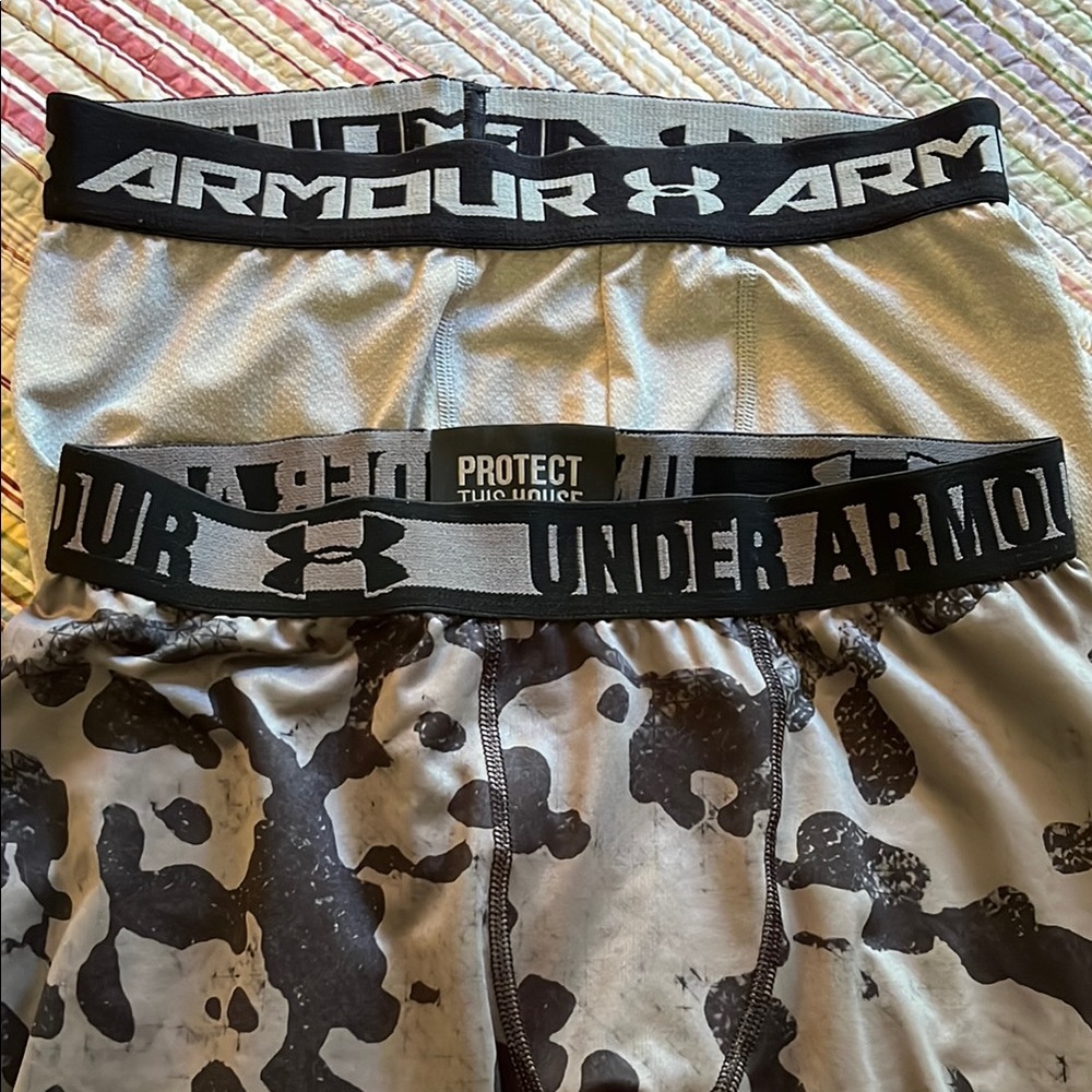 Pair of 2 Boys Under Armour Gray and Gray/Black 3/4 length leggings